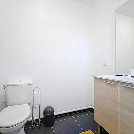 Modern & Spacious With Rooftop 公寓