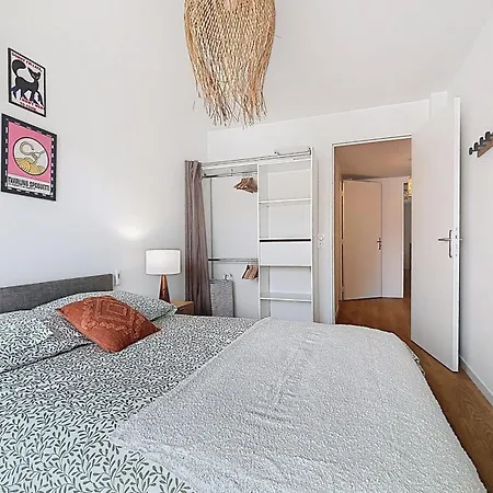 Modern & Spacious With Rooftop 公寓 *