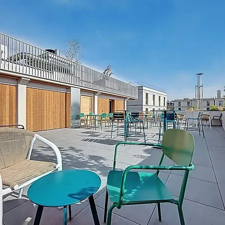 Modern & Spacious With Rooftop