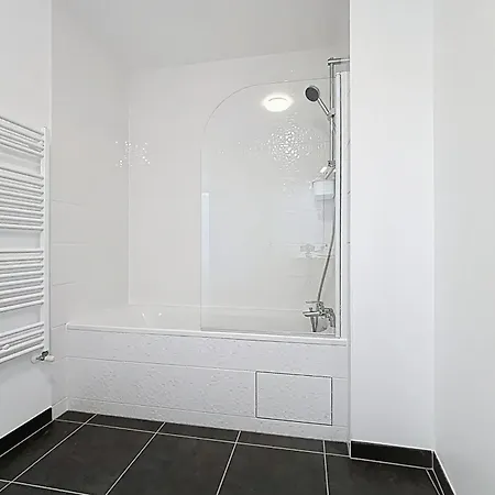 Modern & Spacious With Rooftop 公寓