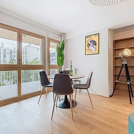 Modern & Spacious With Rooftop